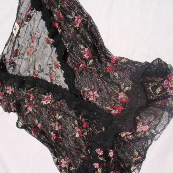 Vintage Tops - Boho Vintage Embroidered Lace Sheer Lacy VNeck